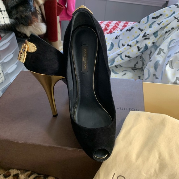 Louis Vuitton Black and Gold Heels - Picture 1 of 4
